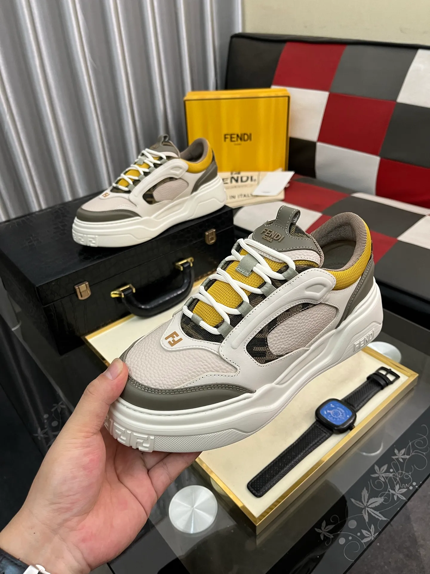 Men's Men's Shoes 💰680⌚️⌚️(Higher version) [Fendi] Fendi's latest casual shoes for men! Available at counters simultaneously! A one-to-one replica of the original. Made entirely of imported top-grain calfskin, the interior is made of top-grain water-dyed cowhide, and the original factory-supplied rubber outsole. Leading new fashion concepts. Matching code: 38-44. 45 can be customized and non-returnable!